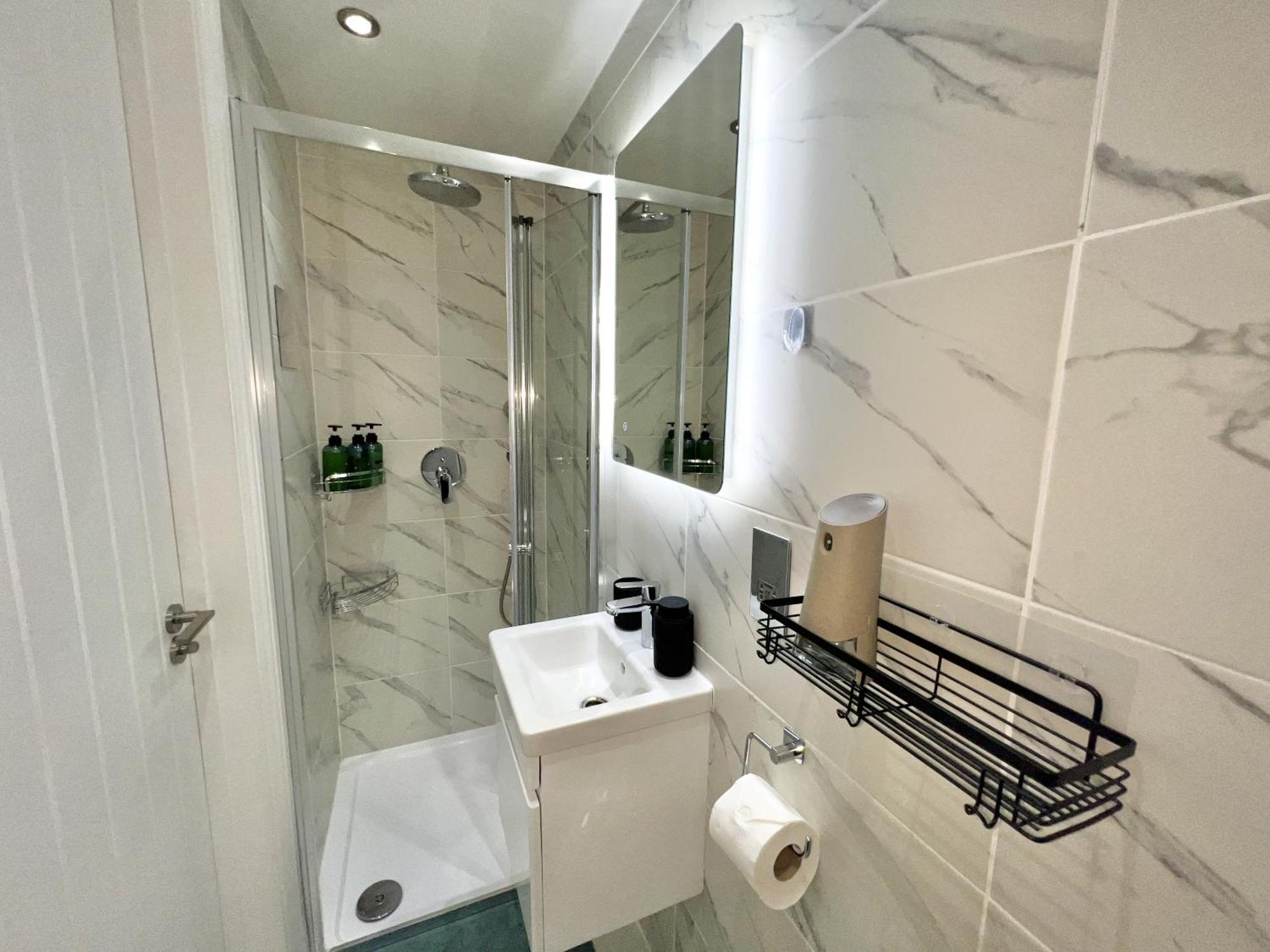 Charming 3-Bed Flat In Shepherds Bush - Sleeps 9 Londýn Exteriér fotografie