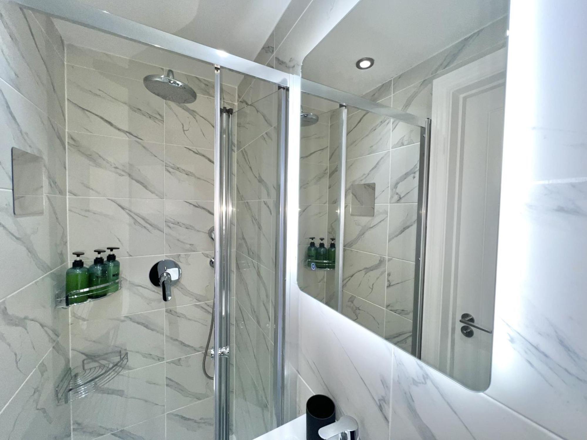 Charming 3-Bed Flat In Shepherds Bush - Sleeps 9 Londýn Exteriér fotografie